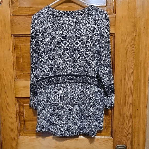 Lucky Brand Long Sleeve Black and White Graphic Tunic 1X - Picture 3 of 3